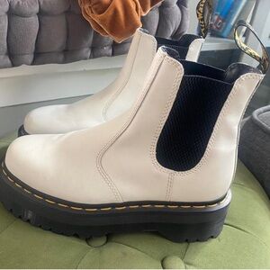 Dr martens Chelsea Platform Boot - white and Black